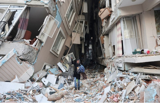 तुर्किये में भूकंप के आठवें दिन मलबे से जीवित निकाला गया व्यक्ति
